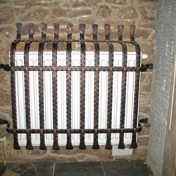 Grille de radiateur en fer forg