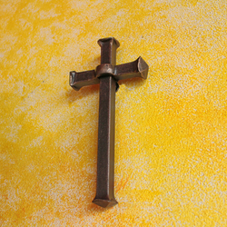 Kovaný nástěnný kříž - křesťanský symbol
