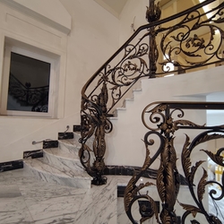 Remarkable rustic staircase railing, crafted in the Atelier of Artistic Smithcraft – UKOVMI Remarkable rustic staircase railing, crafted in the Atelier of Artistic Smithcraft – UKOVMI