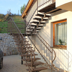 Schodiště a zábradlí na rodinném domě - exteriérové ​​zábradlí na schody