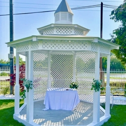 Gazebo de jardin pour mariage fabriqu pour le Baffone Family Restaurant