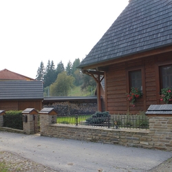 Kované oplotenie chalupy vo vintage štýle - vzor BABIČKA vyvinutý a vyrobený v UKOVMI Kované oplotenie chalupy vo vintage štýle - vzor BABIČKA vyvinutý a vyrobený v UKOVMI