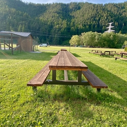 Gartentisch mit Bnken im Vintage-Stil