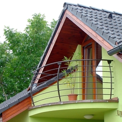 Moderné kované zábradlie - oblúkové zábradlie na balkón