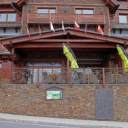 Garde-corps d'entrée et de la terrasse en fer forgé L'hôtel Galileo