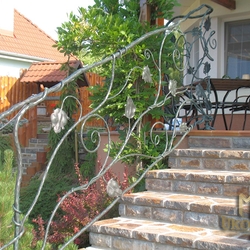 Garde-corps d'escalier pour extrieur en fer forg au dessin de tournesol. Oeuvre artisanale. 